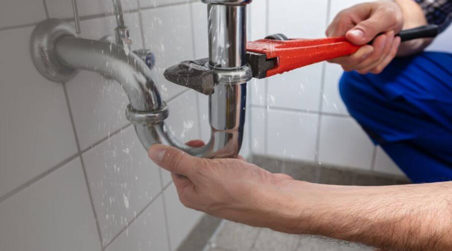 Expert burst pipe repair services in Delaware, OK